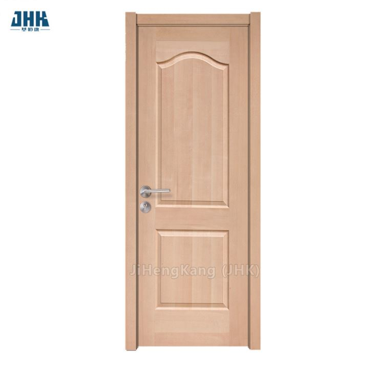 Puerta con paneles de madera maciza de buen diseño