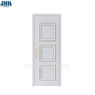 Puertas de WPC con diseño elevado de 3 paneles y pintadas de blanco