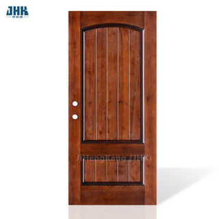 Puerta exterior de madera con luces laterales