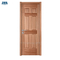 Fábrica china de puertas abatibles de madera con chapa de madera simple, interior blanco, madera contrachapada de núcleo sólido precolgada, diseño de puerta empotrada simple